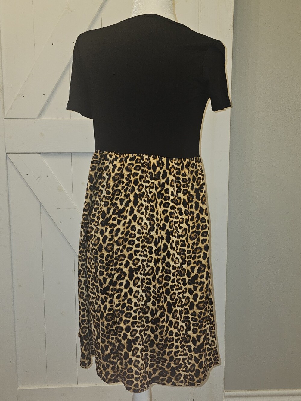 NWOT-Cream n Sugar Leopard And Black Midi Dress - Picture 2 of 4